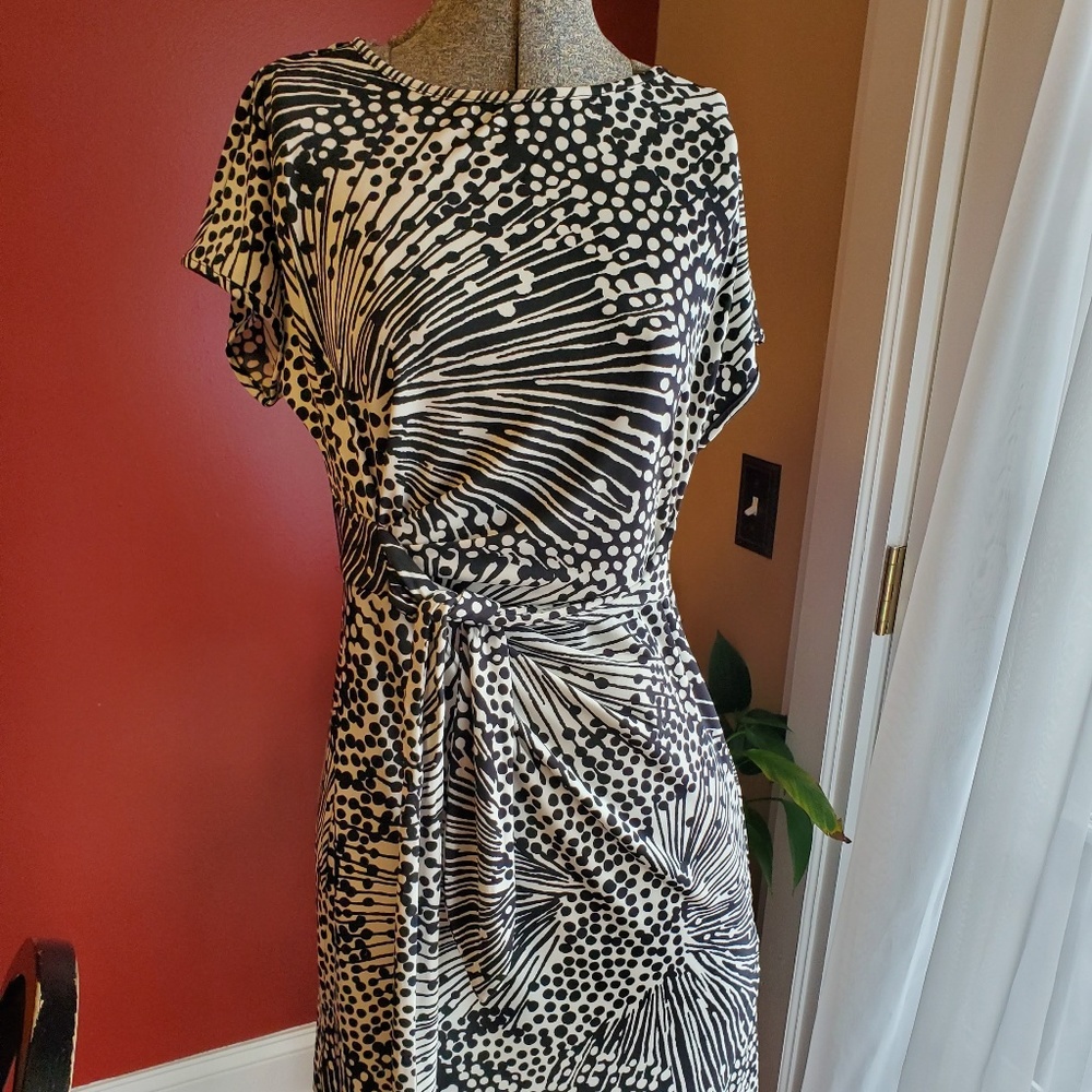 STUNNING BLACK & WHITE DRESS